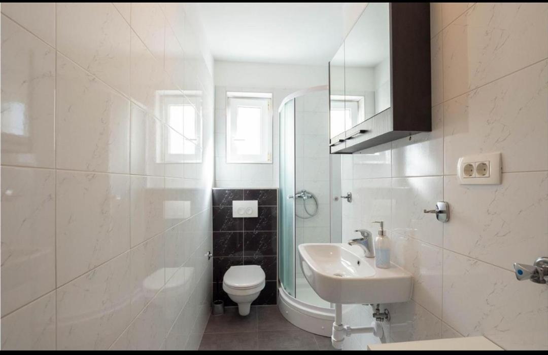 Apartment Nina Podstrana Eksteriør billede