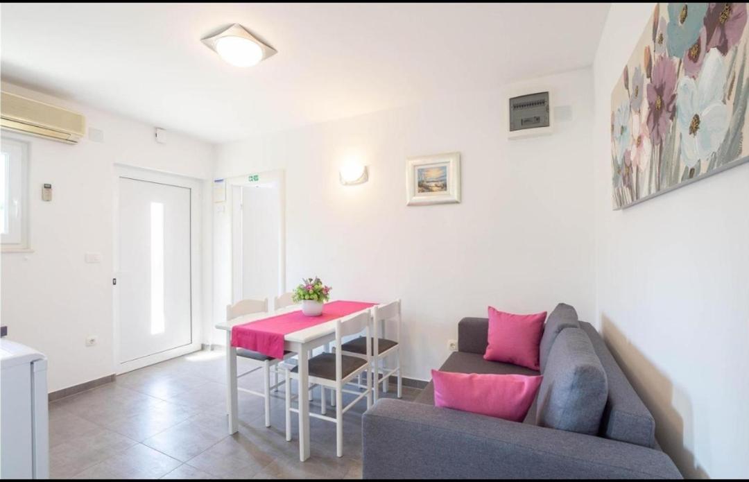 Apartment Nina Podstrana Eksteriør billede